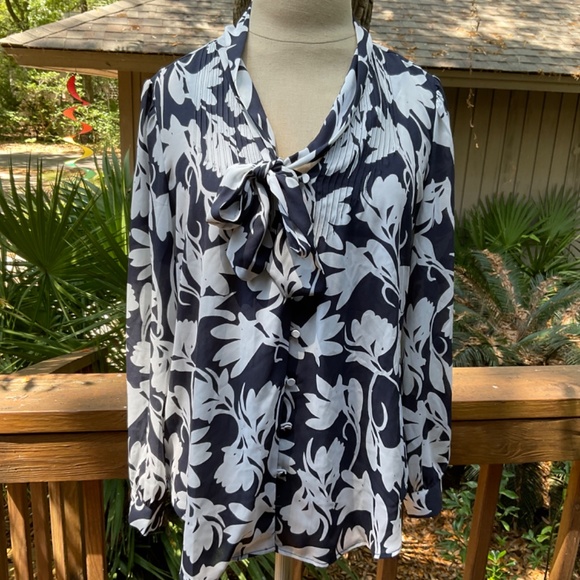 NWT J. Crew Drapey Tie Neck Top in Shadow Floral, Blouse - Picture 5 of 15